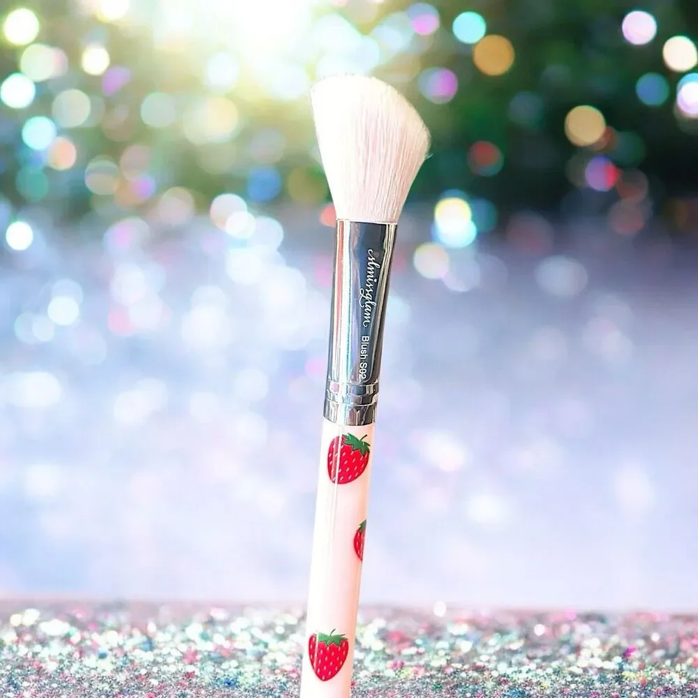 SLMISSGLAM Strawberry Blusher & Contour Brush NEW IN PACKAGE MSRP $28